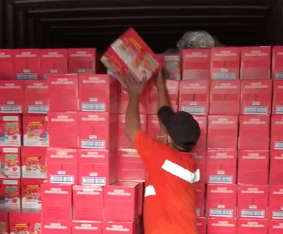 Bốc xếp sữa Vinamilk